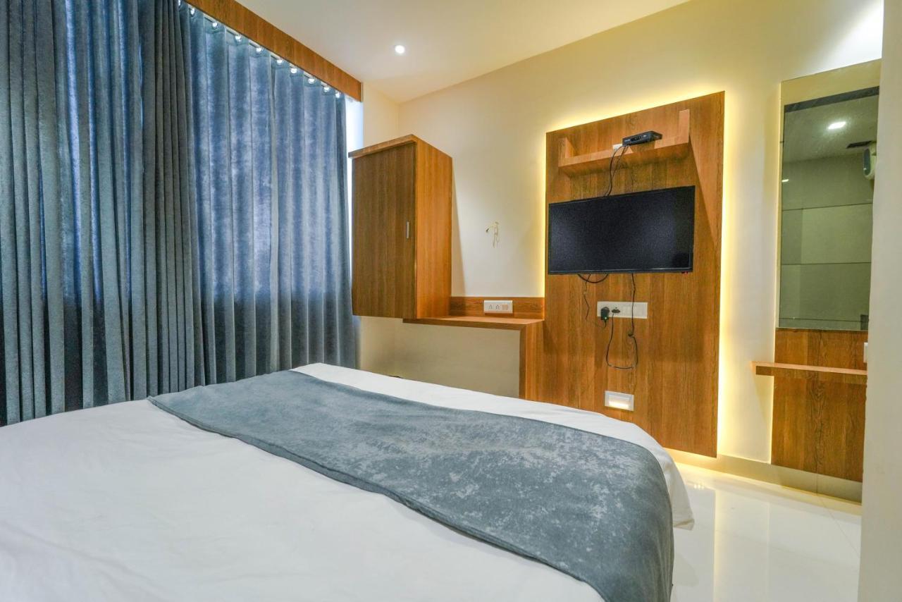 Hotel New Empire Ahmedabad Exterior foto