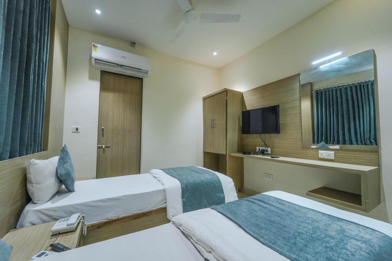 Hotel New Empire Ahmedabad Exterior foto