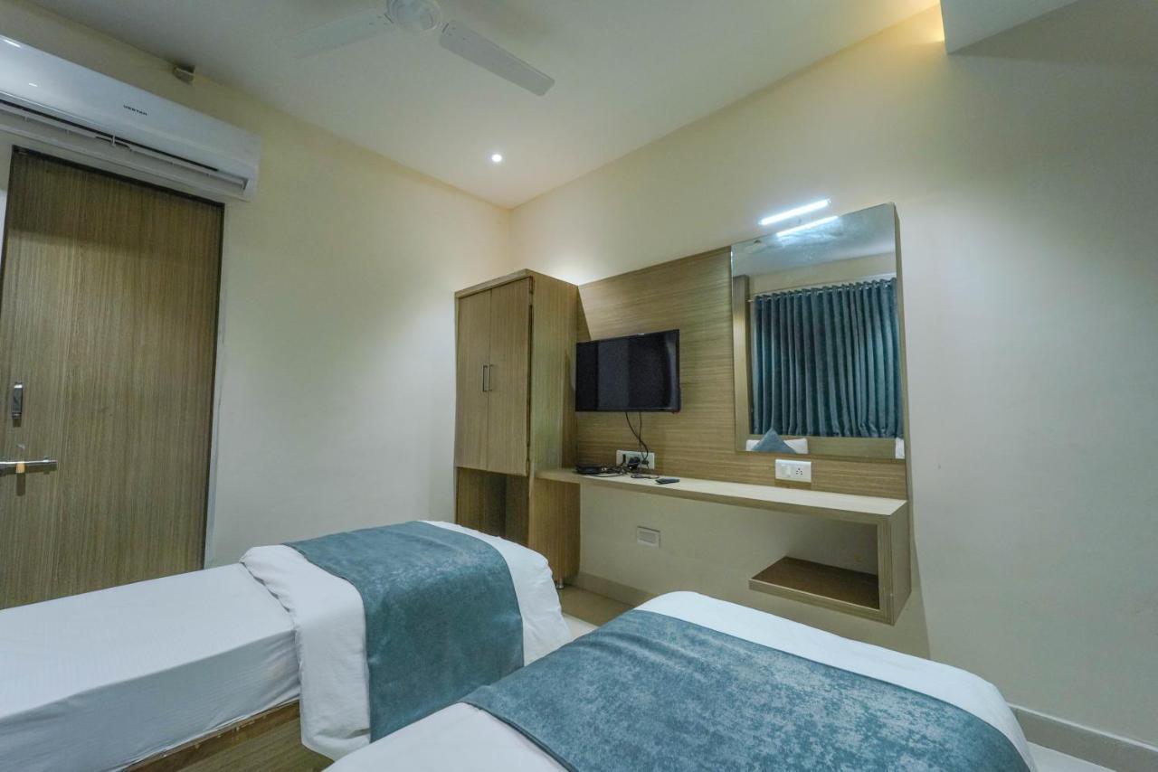 Hotel New Empire Ahmedabad Exterior foto